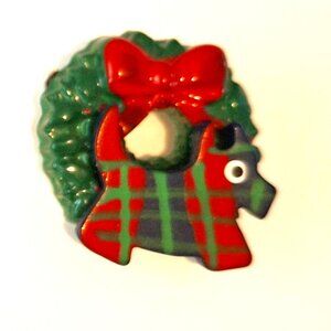 Vintage Plastic Fantastic Christmas Wreath Scottie Scotty Brooch Pin  1 1/8 In